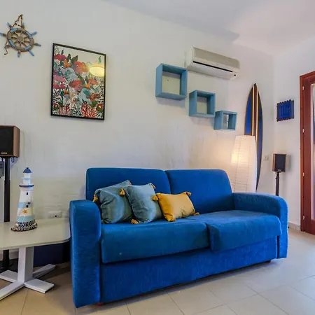 Porto Pino, Garden And Pool Holiday home *