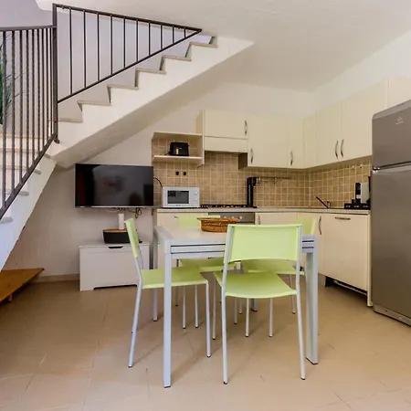 Porto Pino, Garden And Pool Holiday home *