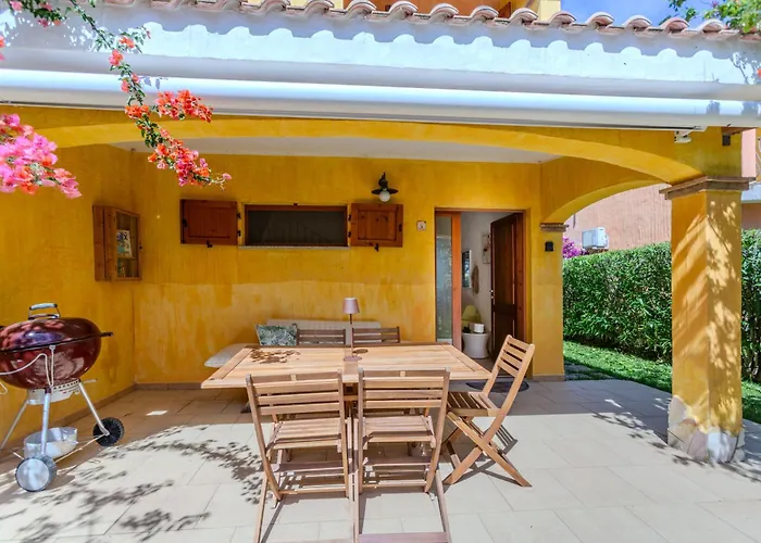 Сasa de vacaciones Porto Pino, Garden And Pool Southsardiniaholidays