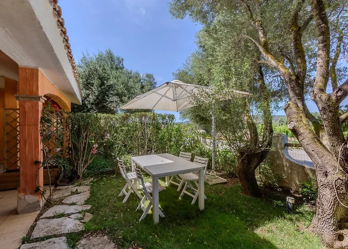 Сasa de vacaciones Porto Pino, Garden And Pool Southsardiniaholidays