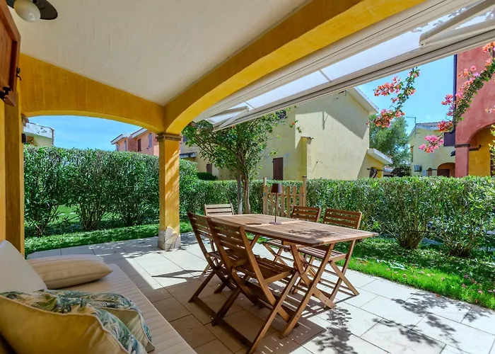 Porto Pino, Garden And Pool Southsardiniaholidays Сasa de vacaciones SantʼAnna Arresi