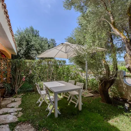Dom wakacyjny Porto Pino, Garden And Pool