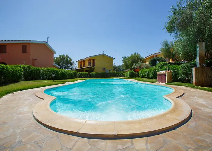 Porto Pino, Garden And Pool Southsardiniaholidays Nyaraló SantʼAnna Arresi